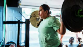 バックスクワットのやり方を現役トレーナーがわかりやすく解説 